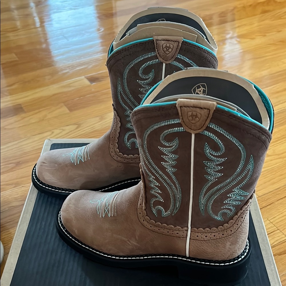 Ariat Women's Fatbaby Heritage Collection Boots in Tan